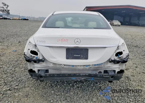 2018 Mercedes-Benz C 300 z USA, uszkodzony, nr VIN 55SWF4JB6JU245130
